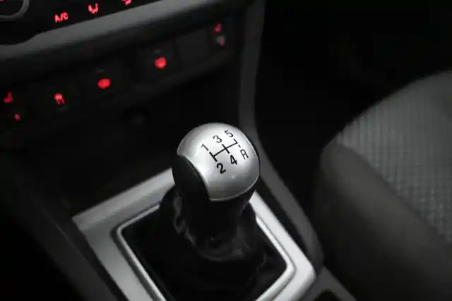 Harmaa Farmari, Ford Focus – HJI-127