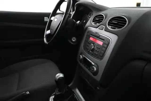 Harmaa Farmari, Ford Focus – HJI-127