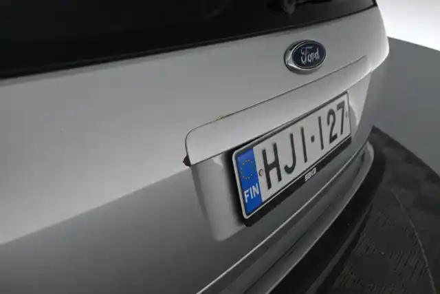 Harmaa Farmari, Ford Focus – HJI-127