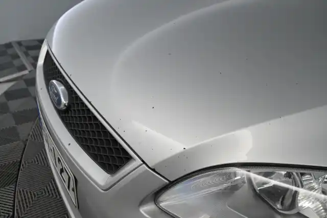Harmaa Farmari, Ford Focus – HJI-127