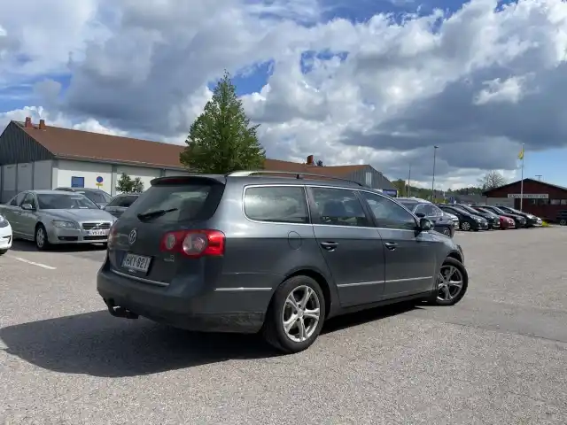 Harmaa Farmari, Volkswagen Passat – HKY-821
