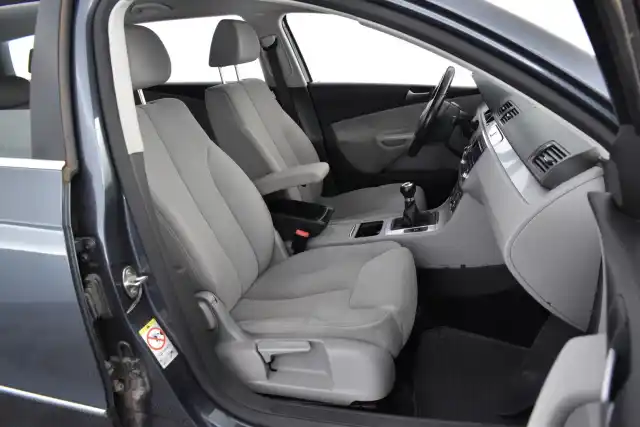 Harmaa Farmari, Volkswagen Passat – HKY-821