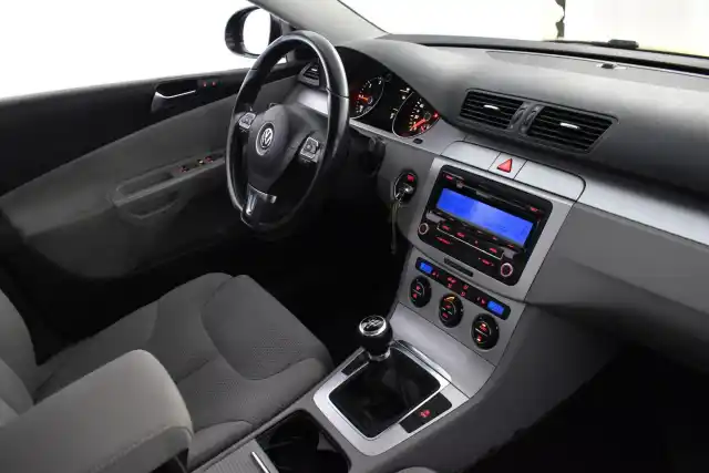 Harmaa Farmari, Volkswagen Passat – HKY-821