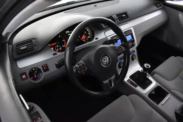 Harmaa Farmari, Volkswagen Passat – HKY-821