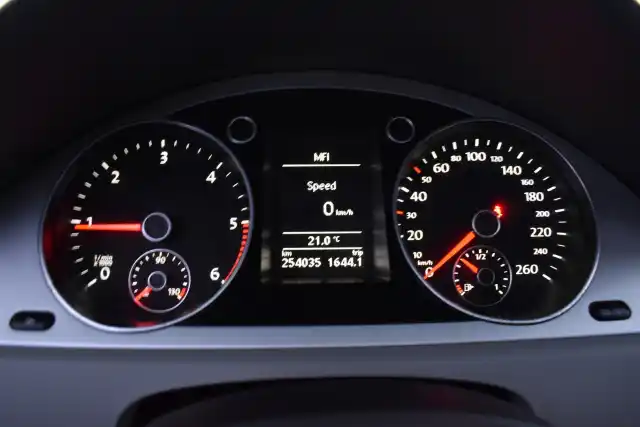 Harmaa Farmari, Volkswagen Passat – HKY-821