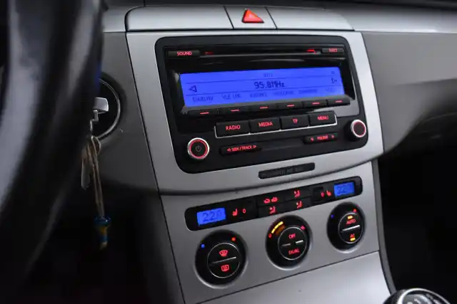 Harmaa Farmari, Volkswagen Passat – HKY-821