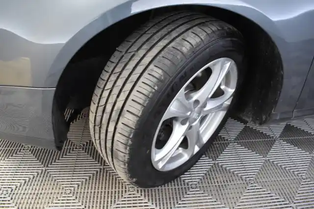Harmaa Farmari, Volkswagen Passat – HKY-821