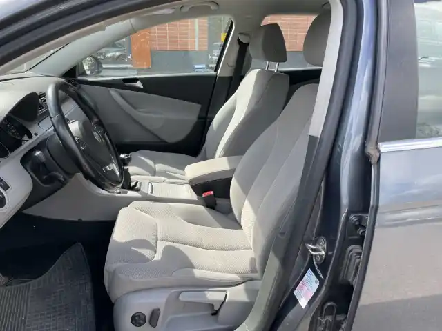 Harmaa Farmari, Volkswagen Passat – HKY-821
