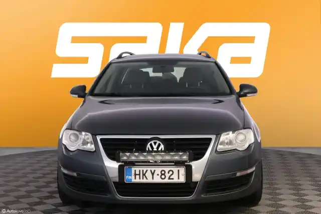Harmaa Farmari, Volkswagen Passat – HKY-821