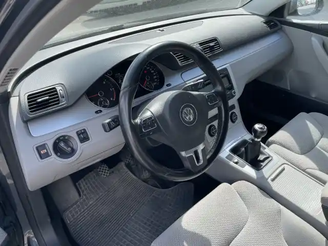 Harmaa Farmari, Volkswagen Passat – HKY-821