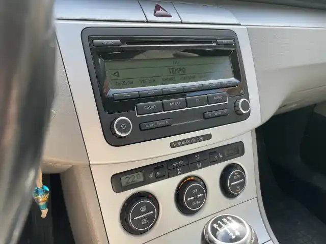 Harmaa Farmari, Volkswagen Passat – HKY-821
