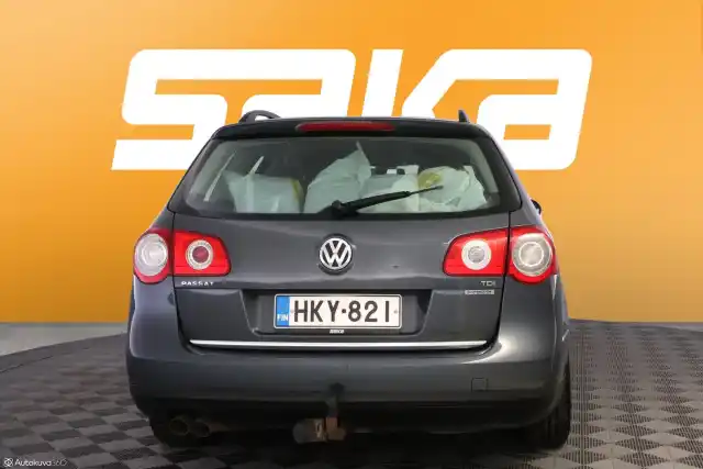 Harmaa Farmari, Volkswagen Passat – HKY-821