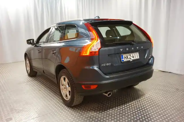Sininen Maastoauto, Volvo XC60 – HKZ-411