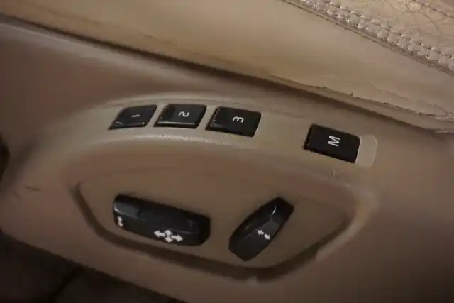 Sininen Maastoauto, Volvo XC60 – HKZ-411