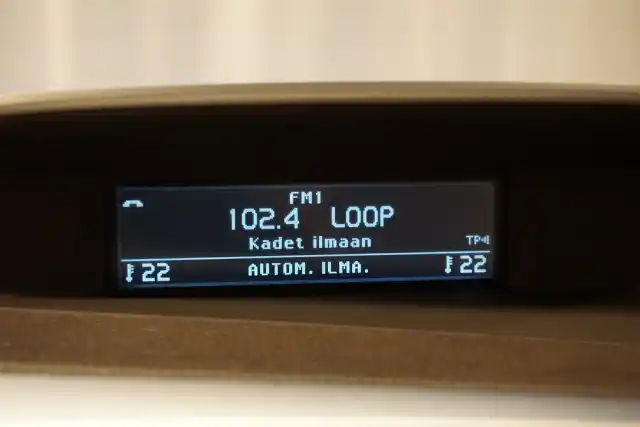 Sininen Maastoauto, Volvo XC60 – HKZ-411