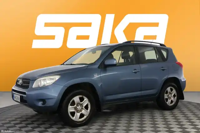 Sininen Maastoauto, Toyota RAV4 – HKZ-961