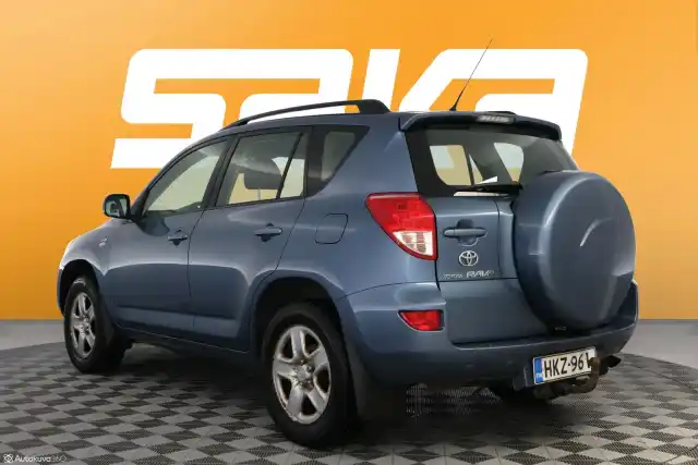 Sininen Maastoauto, Toyota RAV4 – HKZ-961