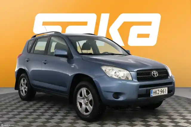 Sininen Maastoauto, Toyota RAV4 – HKZ-961