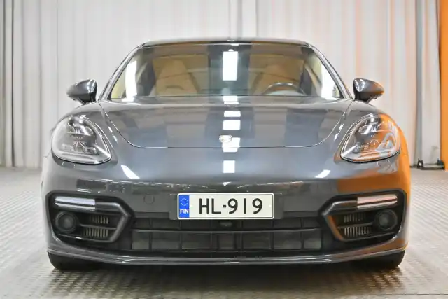 Harmaa Sedan, Porsche Panamera – HL-919