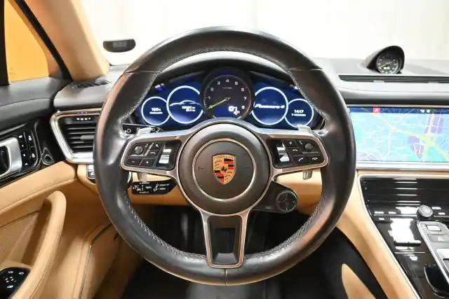 Harmaa Sedan, Porsche Panamera – HL-919