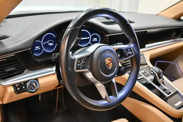 Harmaa Sedan, Porsche Panamera – HL-919