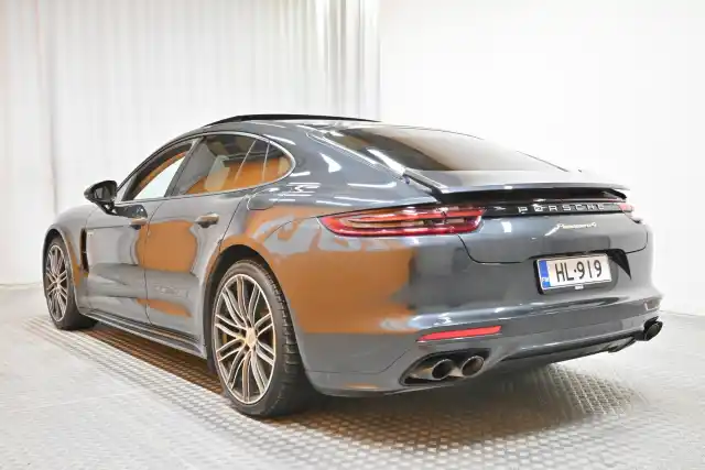 Harmaa Sedan, Porsche Panamera – HL-919