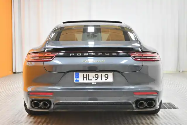 Harmaa Sedan, Porsche Panamera – HL-919