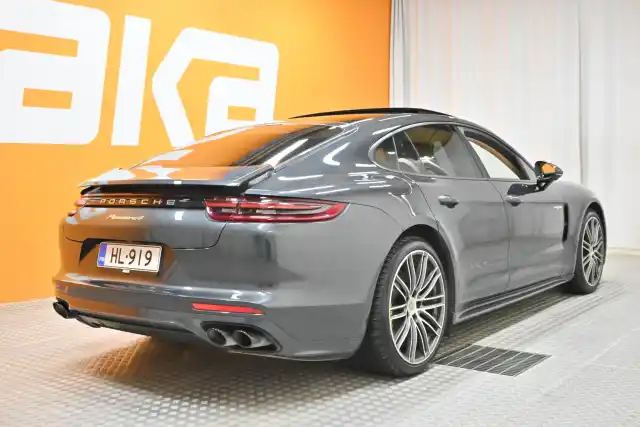 Harmaa Sedan, Porsche Panamera – HL-919