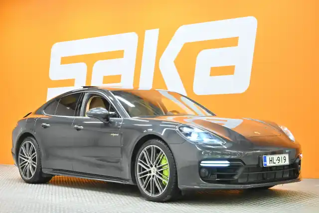 Harmaa Sedan, Porsche Panamera – HL-919