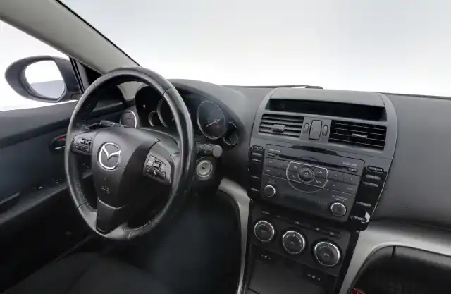 Harmaa Farmari, Mazda 6 – HLZ-315