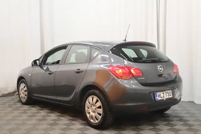 Harmaa Viistoperä, Opel Astra – HLZ-730