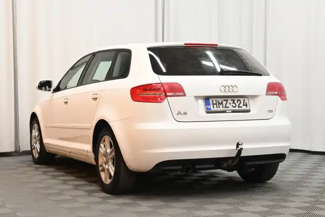 Valkoinen Viistoperä, Audi A3 – HMZ-324