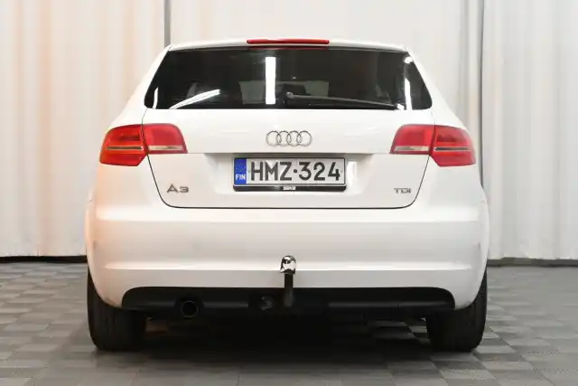 Valkoinen Viistoperä, Audi A3 – HMZ-324