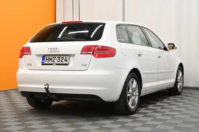 Valkoinen Viistoperä, Audi A3 – HMZ-324