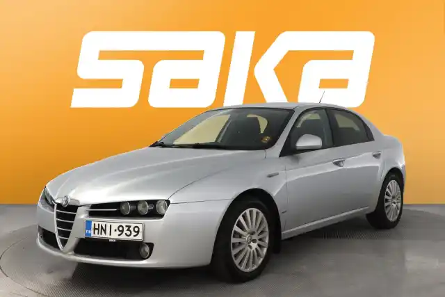 Harmaa Sedan, Alfa Romeo 159 – HNI-939