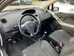 Harmaa Viistoperä, Toyota Yaris – HNY-183, kuva 3