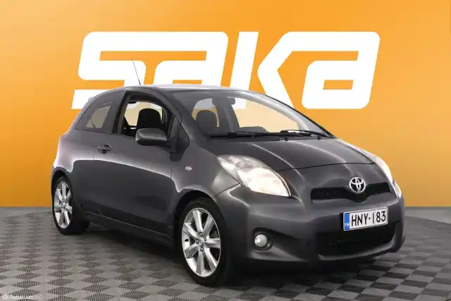 Harmaa Viistoperä, Toyota Yaris – HNY-183