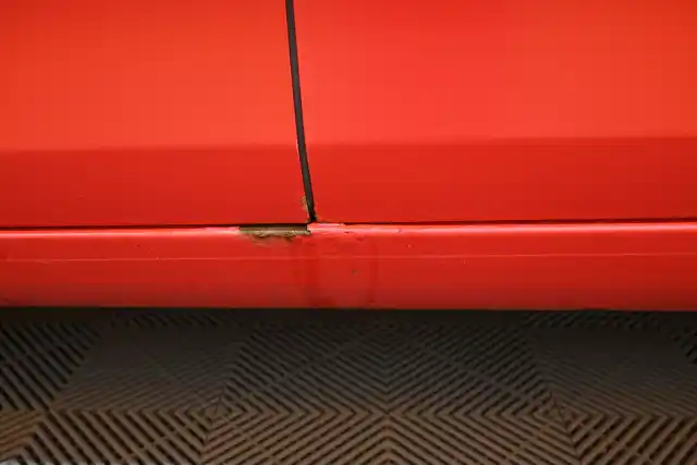 Punainen Viistoperä, Volkswagen Golf – HNZ-880