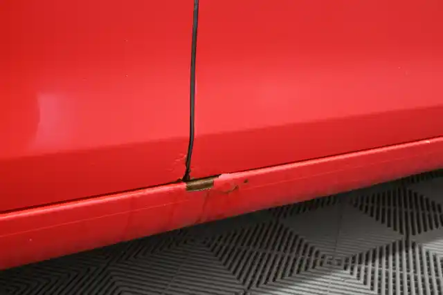 Punainen Viistoperä, Volkswagen Golf – HNZ-880