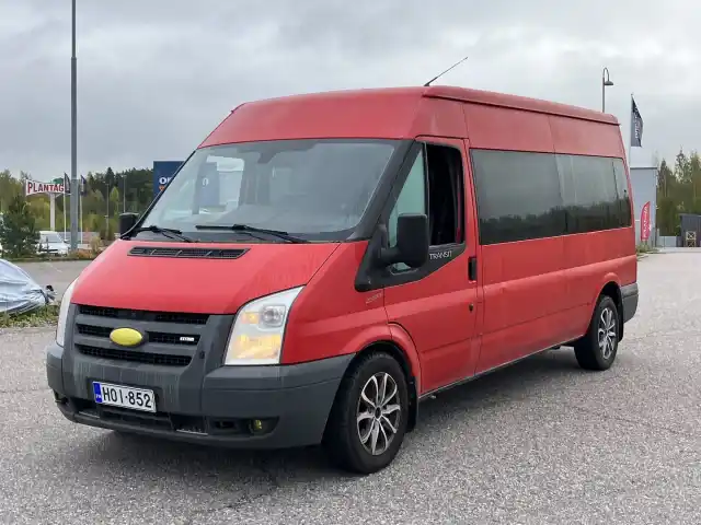 Punainen Tila-auto, Ford Transit – HOI-852