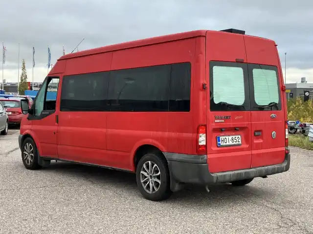 Punainen Tila-auto, Ford Transit – HOI-852