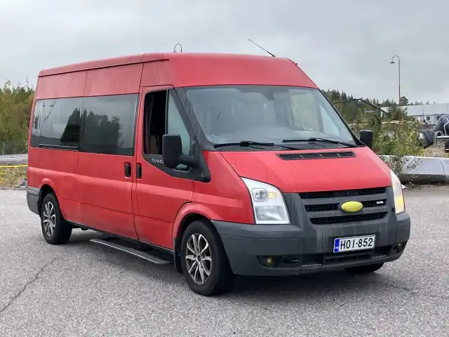 Punainen Tila-auto, Ford Transit – HOI-852