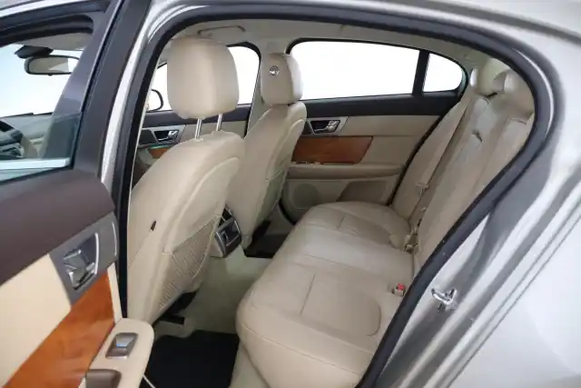 Ruskea (beige) Sedan, Jaguar XF – HOZ-153