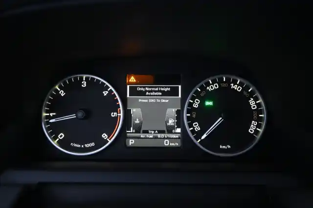Ruskea (beige) Maastoauto, Land Rover Range Rover Sport – HRG-501