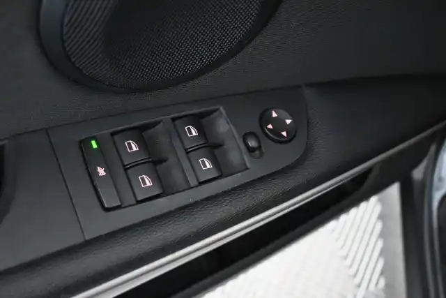 Harmaa Sedan, BMW 318 – HRI-892