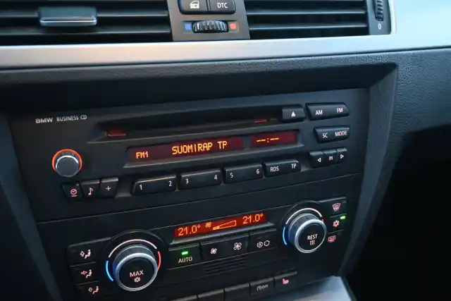 Harmaa Sedan, BMW 318 – HRI-892