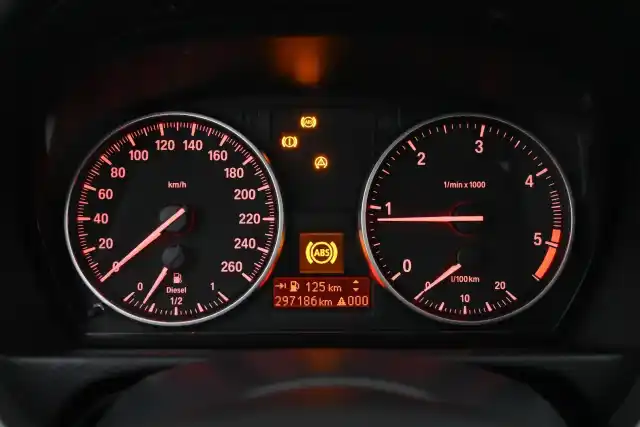 Harmaa Sedan, BMW 318 – HRI-892