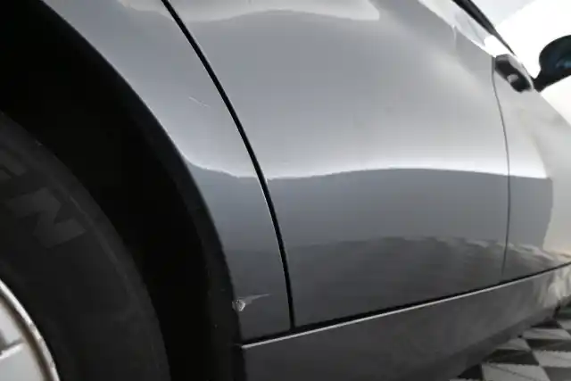 Harmaa Sedan, BMW 318 – HRI-892