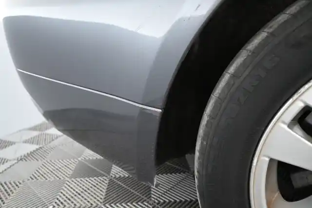 Harmaa Sedan, BMW 318 – HRI-892