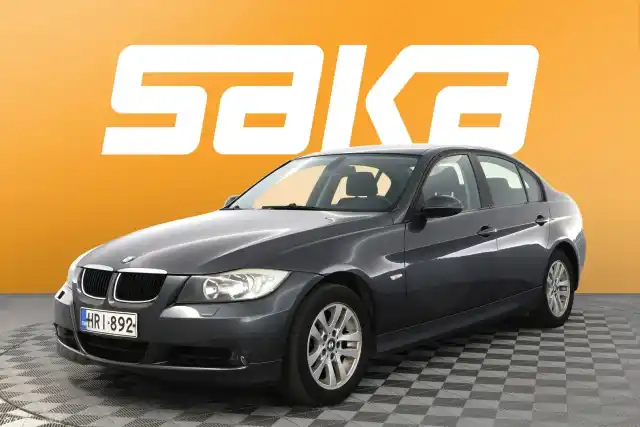 Harmaa Sedan, BMW 318 – HRI-892